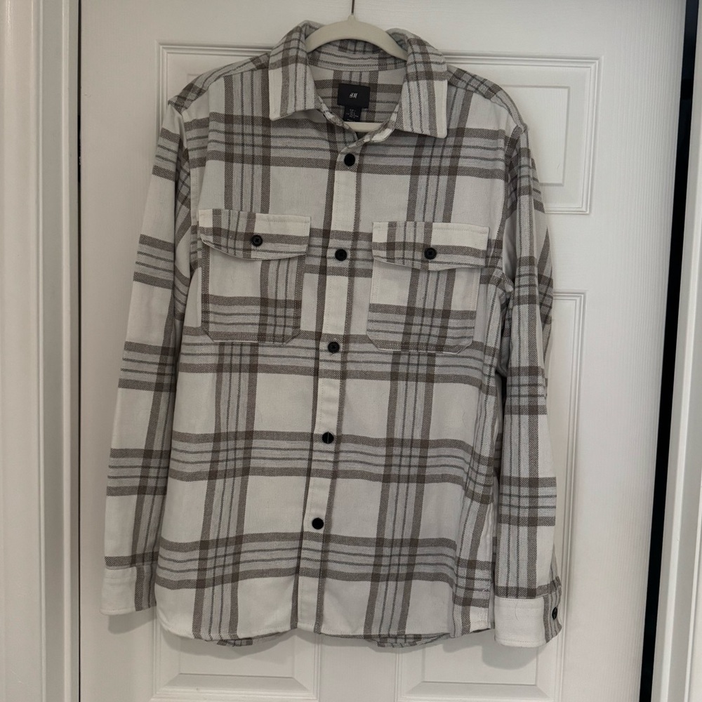 H&M Plaid Button-Up Flannel Shirt - L